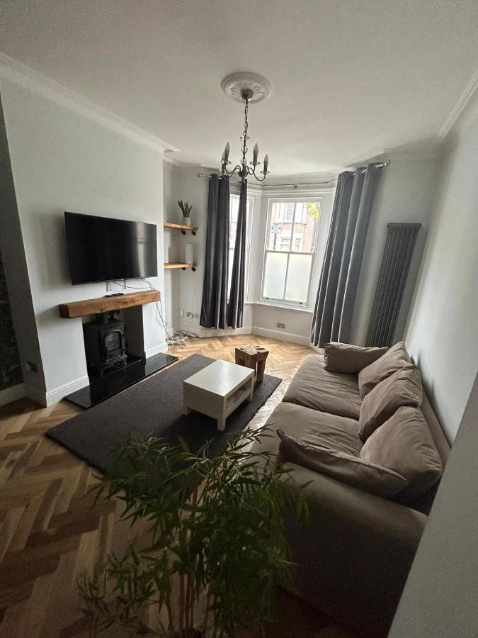 Contemporary 3 Bed House With Spacious Garden Close To Stratford & Canary Wharf لندن المظهر الخارجي الصورة